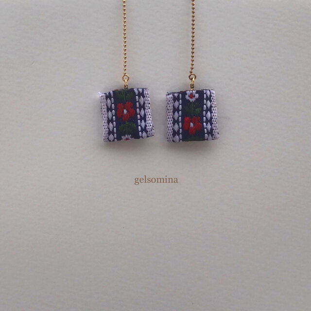 ★Bohemian | BOHO  | 北欧の色あそび | インディゴとお花の刺繍 ★ピアス 両耳