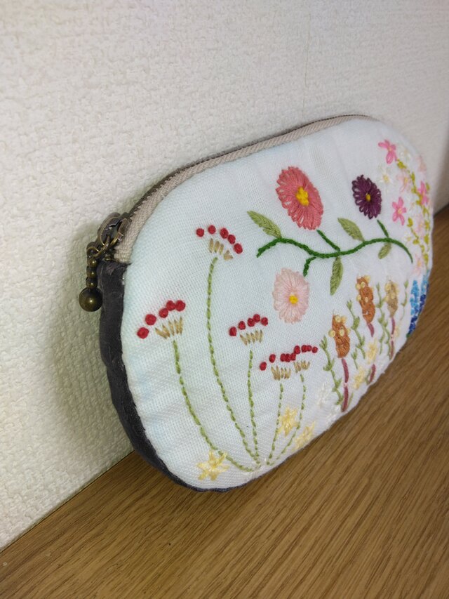 花の刺繍ポーチ 70 | iichi 日々の暮らしを心地よくするハンドメイドや