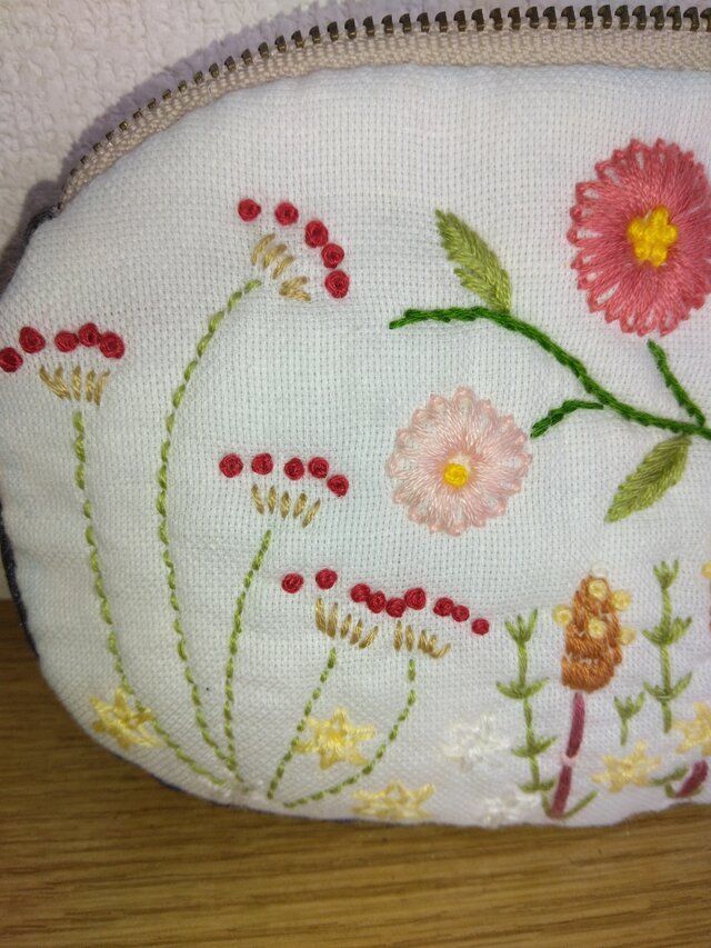 花の刺繍ポーチ 70 | iichi 日々の暮らしを心地よくするハンドメイドや