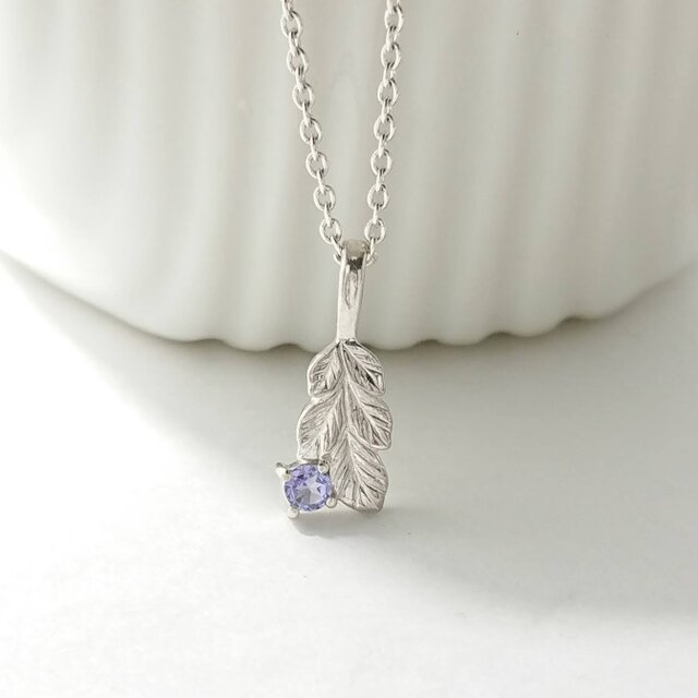 SILVER925　リーフとタンザナイトのネックレス