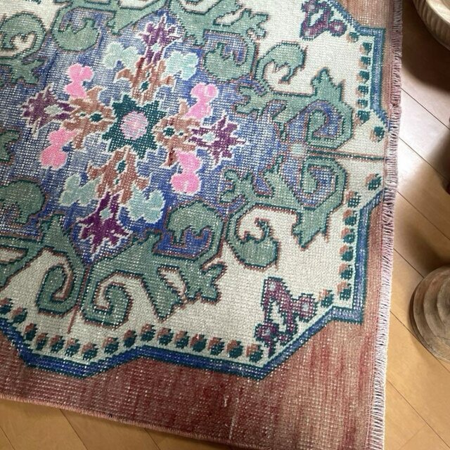 90×95 ボタニカル柄　アースカラーにピンク　トルコヴィンテージラグ 90×95 ボタニカル柄 アースカラーにピンク トルコヴィンテージラグ