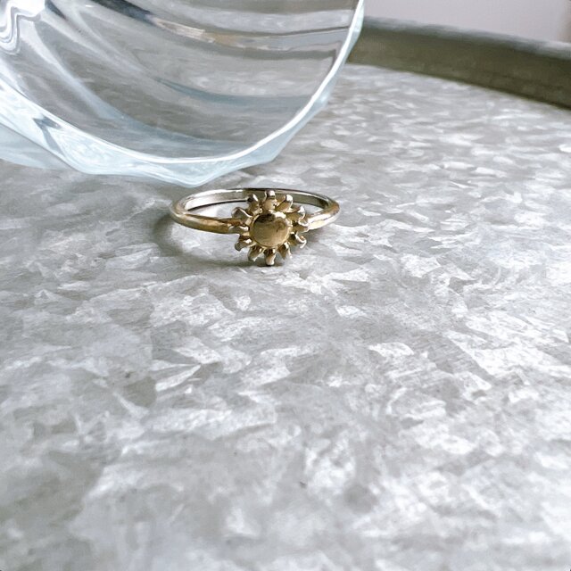 R394-ヴィンテージリング U.S.A. 1980s Gold Tone Sunflower