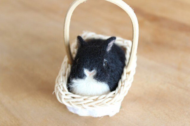 カゴ入り羊毛うさbaby♡ネザーちゃんの画像1枚目