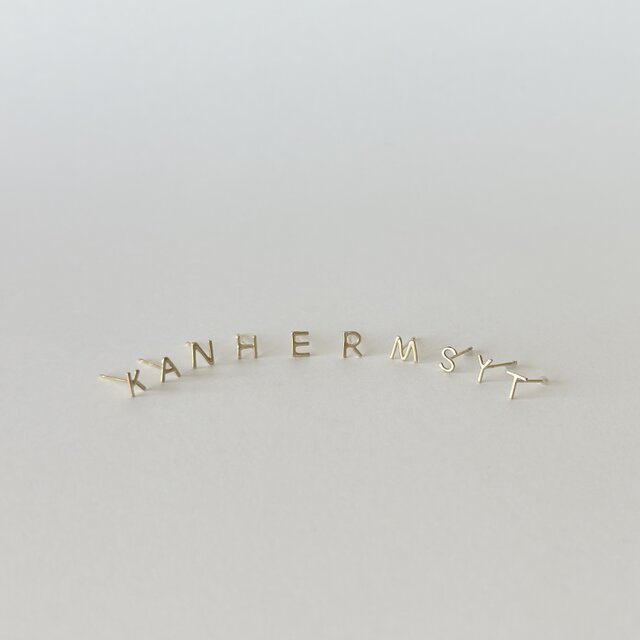 10k イニシャルピアス　my letter