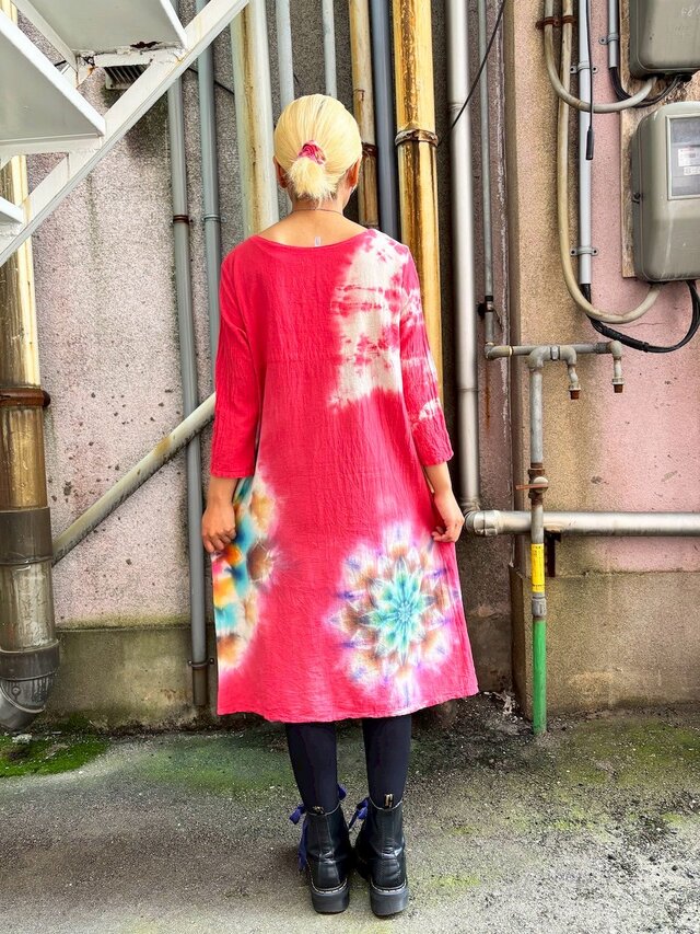 タイダイ 長袖ワンピース 深緋色（こきひいろ）幻想的な曼荼羅模様