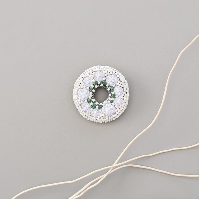 monolog 花摘みリースブローチ