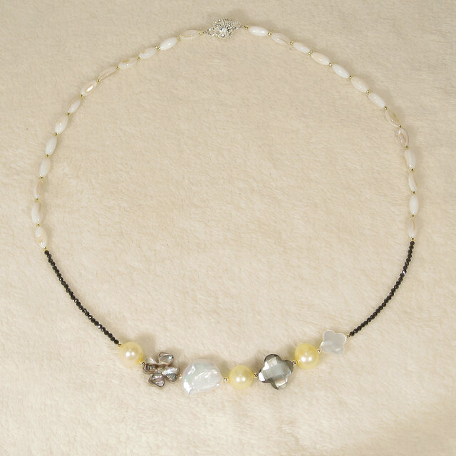 ★手作り作品★本真珠＆ブラックスピネルネックレス 貝パーツ（鮑、黒蝶、白蝶）、本真珠（淡水パール）、ブラック