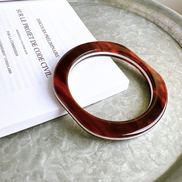 B140-ヴィンテージバングル U.S.A. 1970〜80s Tortoiseshell White Acrylic