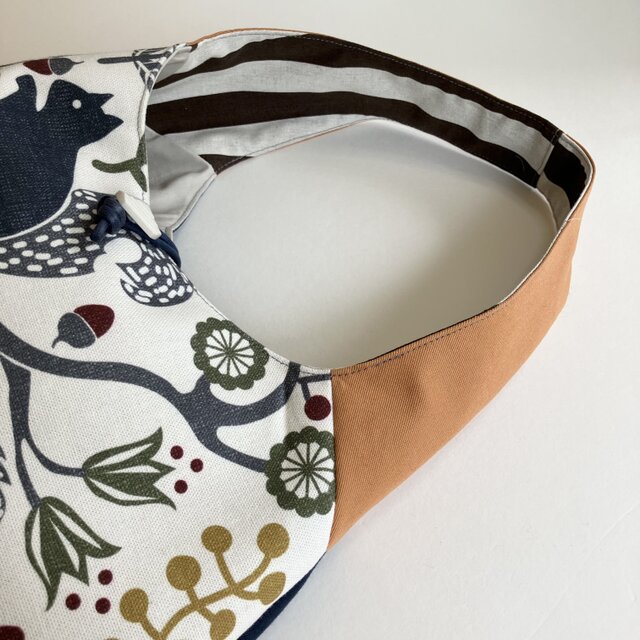どんぐりのバック　ハンドメイド 佐藤ちひろ×the linen bird りすとどんぐりの刺繍ミニバッグ