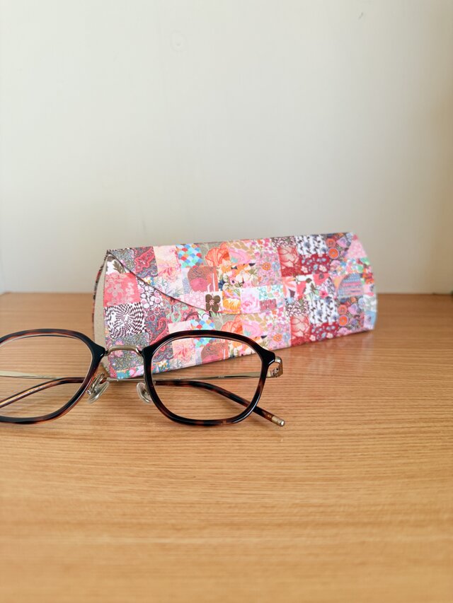 【受注制作】メガネケース・リバティアーカイブパッチワーク（ピンク）×生成り