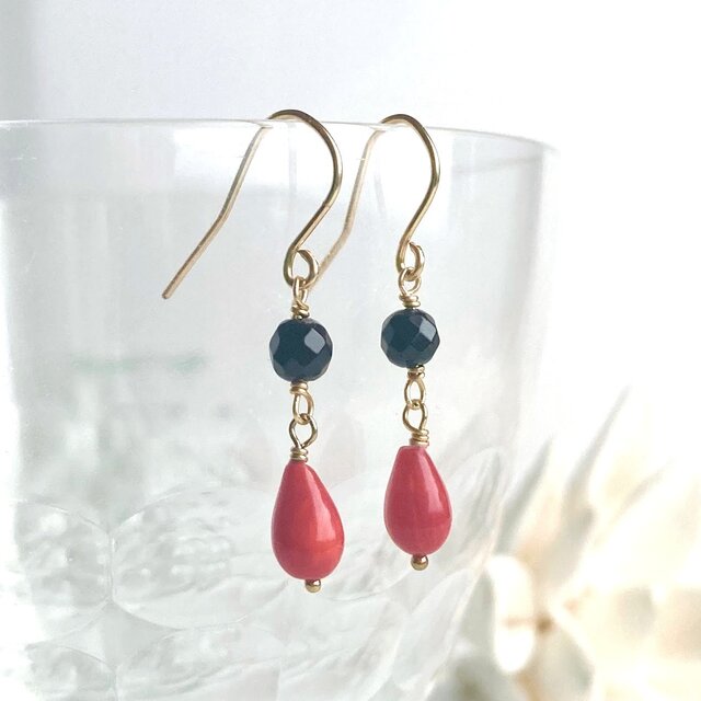 赤サンゴとオニキスのピアス【3月の誕生石】