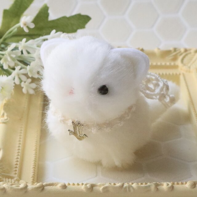 ちいさなぬいぐるみ　白猫すわりポーズ*銀色の鳩
