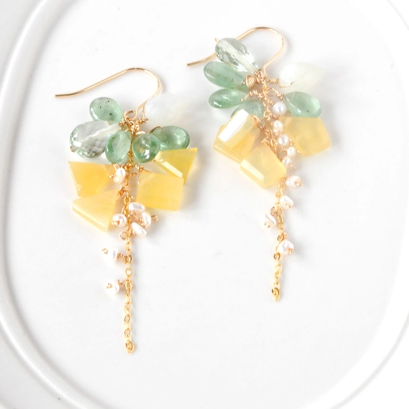 花遊び　新緑のブーケピアス　グリーンカイヤナイトxイエローオパールピアス