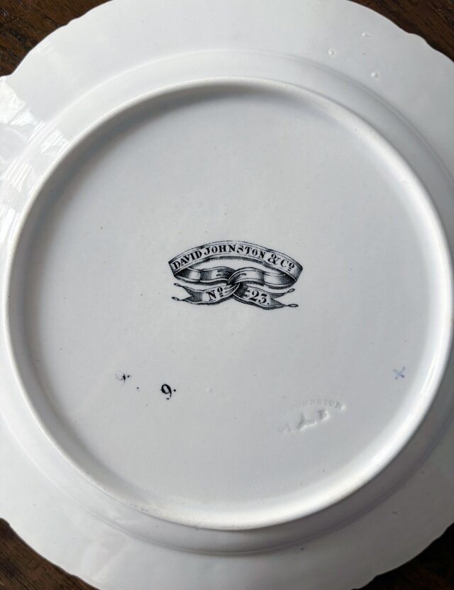 David Johnston ボルドー グリザイユ皿 レリーフ 平皿 φ21.5cm