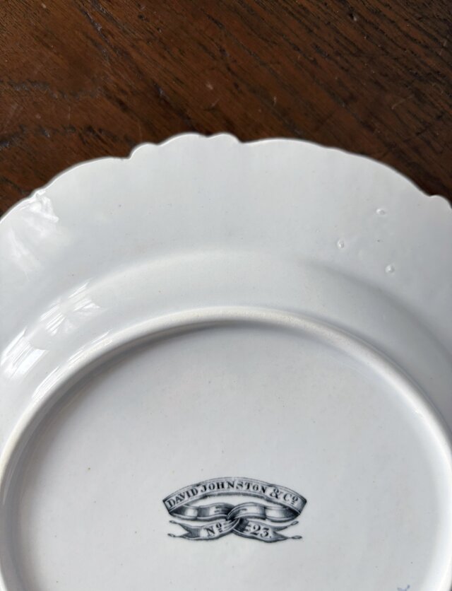 David Johnston ボルドー グリザイユ皿 レリーフ 平皿 φ21.5cm
