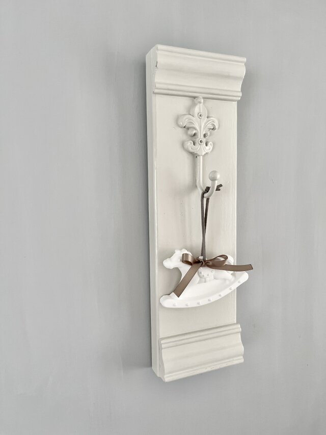 アンティーク ウォールフック with 木馬アロマストーン ミルキーホワイト 木製