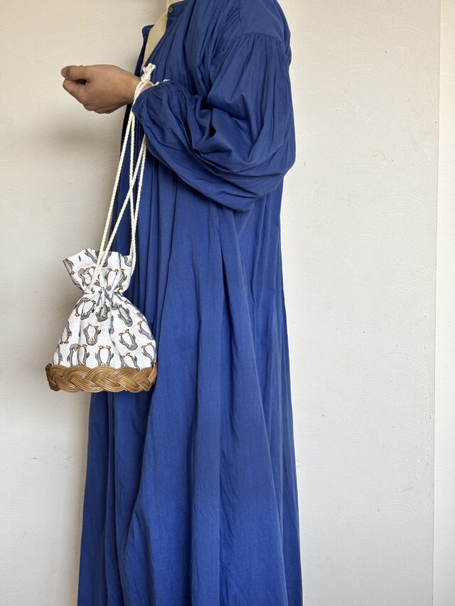 ラタンの巾着バッグ【ペンギン】/和装にもピッタリ／小さなバッグ／ブロックプリント巾着