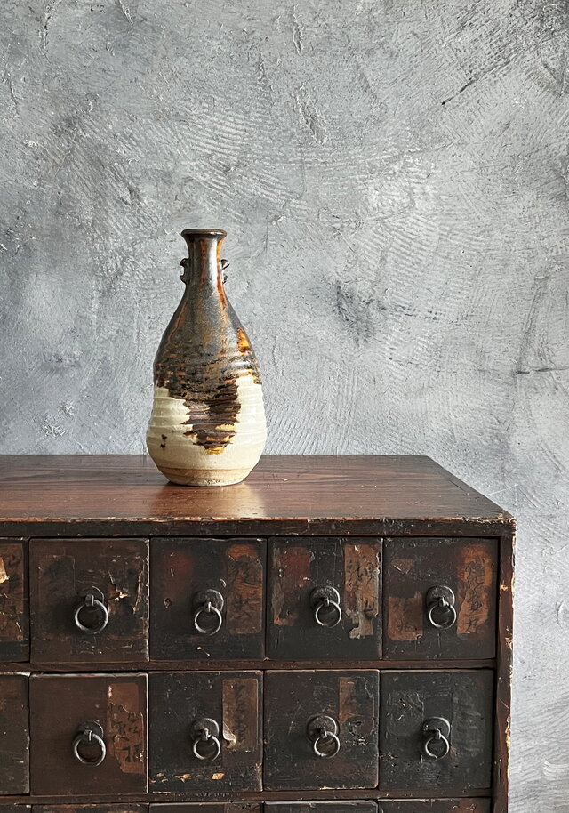 赤膚焼き（奈良県）　花入れ在銘有り　　　yk278