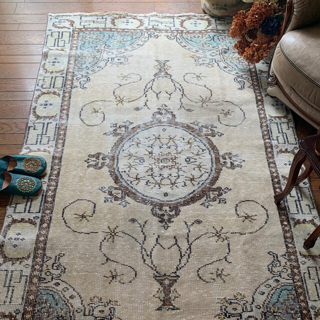 トルコ ヴィンテージラグ 987 超大判 レア クリーム ペール ブルー ピンク トルコ ヴィンテージラグA3 大判 レア ブルー グレー ベージュ