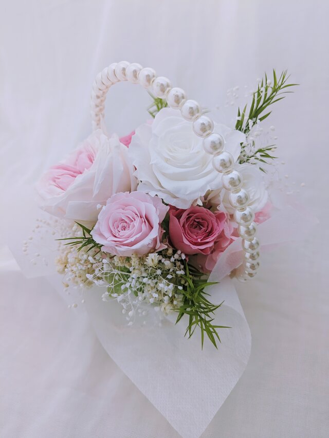 プリザーブドフラワー／ピンクと白の薔薇と小花のパールワイヤーバスケットアレンジ
