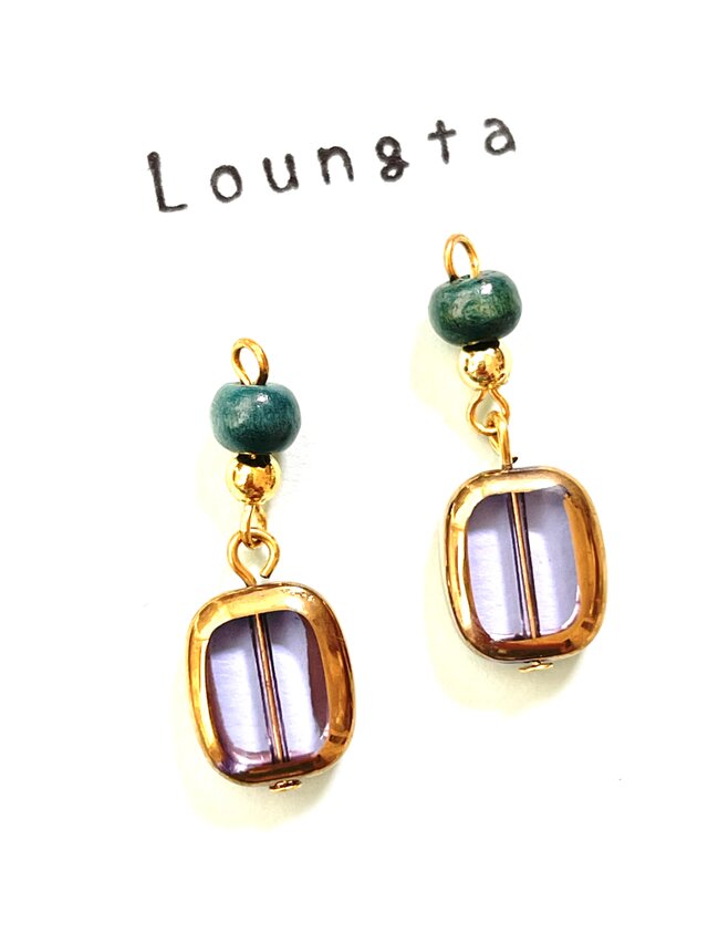 ウッドビーズグリーンブルーとパープルアンティークガラスビーズピアス 樹脂フックピアス