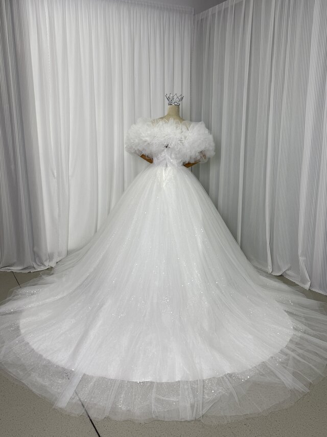 豪華！ウエディングドレス キラキラグリッターチュール オフショルダー