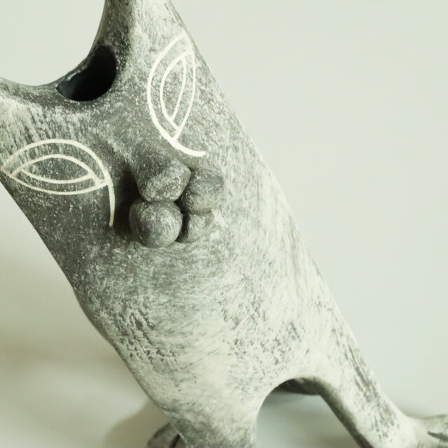 平猫/黒（中）花器 | iichi 日々の暮らしを心地よくするハンドメイドや