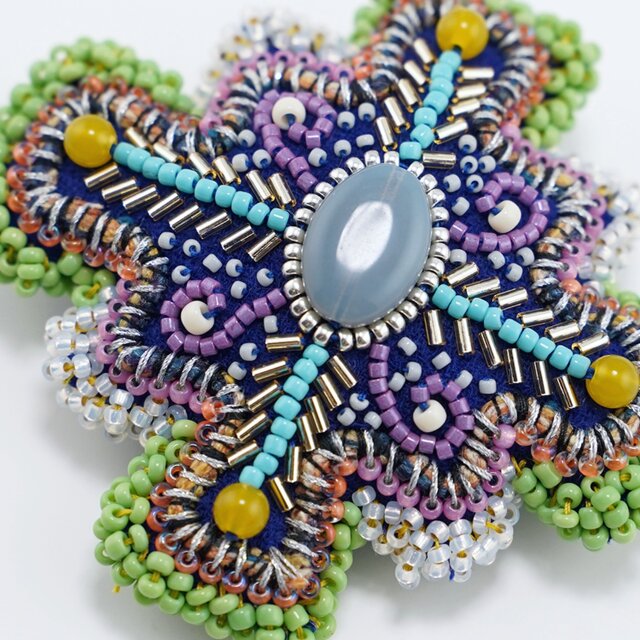 変形クロスのブローチ 3 ビーズ刺繍 一点もの カラフル | iichi 日々の