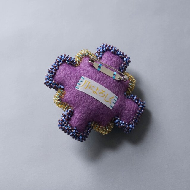 変形クロスのブローチ 8 ビーズ刺繍 一点もの カラフル パープル