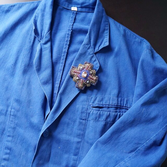 変形クロスのブローチ 8 ビーズ刺繍 一点もの カラフル パープル