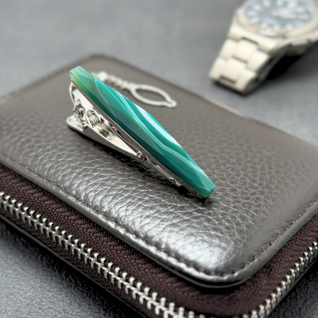 ラス1 波紋のかたち クリソプレーズ/緑玉髄  RHP 天然石ネクタイピン - たて波