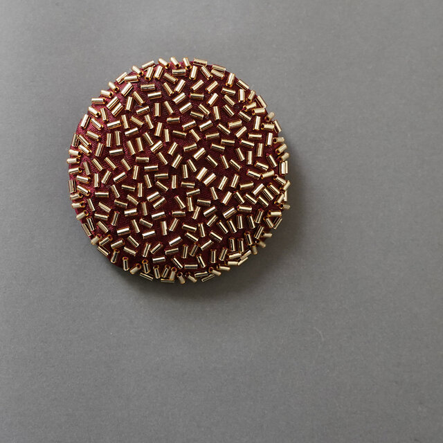 訳あり　ブローチ ばらまく　3　おおぶり ビーズ刺繍のブローチ　ゴールド　レッド　カラフル　個性的　一点もの　クリスマス