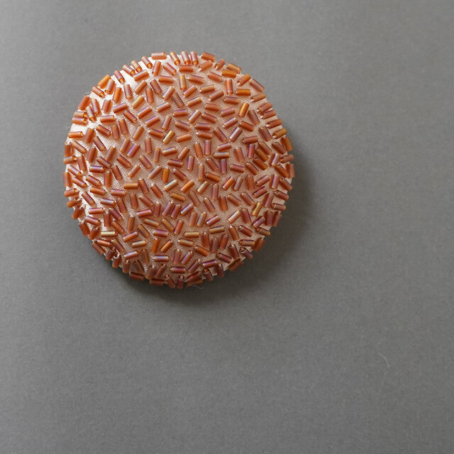 ブローチ ばらまく　4　おおぶり ビーズ刺繍のブローチ　ピンク　カラフル　個性的　一点もの　クリスマス