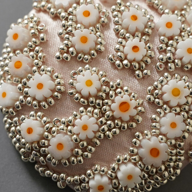 ブローチ クラック 1 おおぶり ビーズ刺繍のブローチ シルバー ブローチ クラック 1 おおぶり ビーズ刺繍のブローチ シルバー