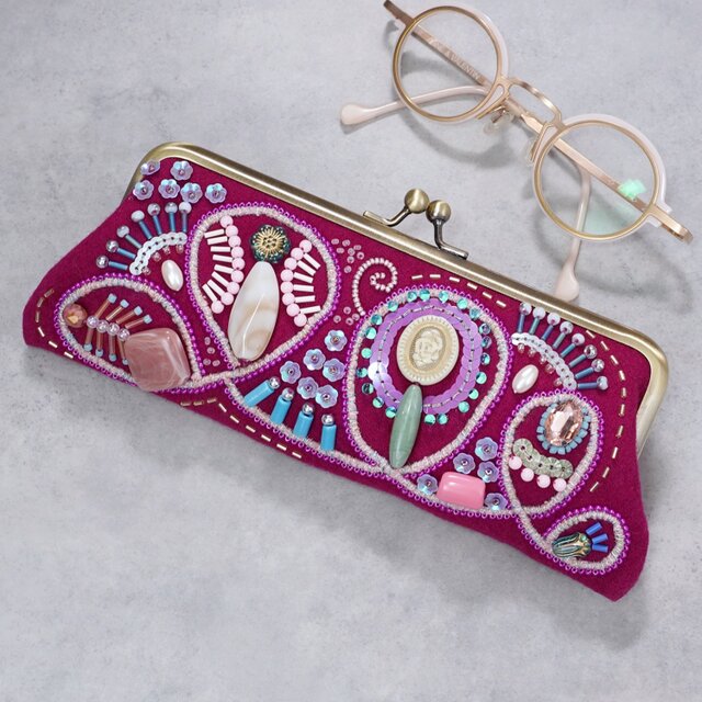 眼鏡ケースにも　ビーズ刺繍のペンケースがま口 15　ピンク　一点もの　送料無料　敬老の日　母の日　ギフト