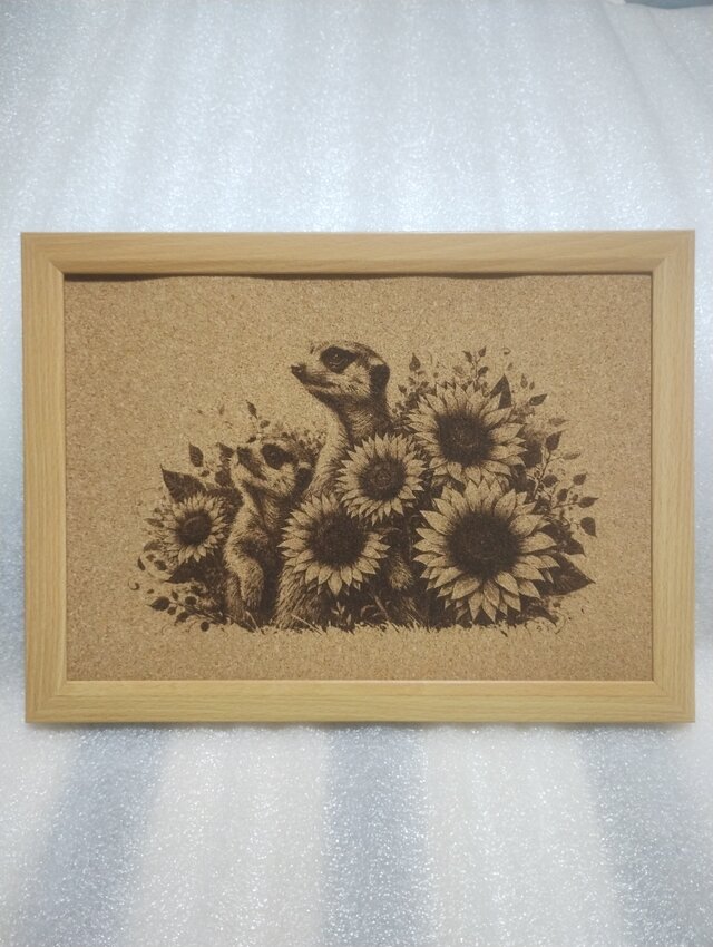 A4コルクシート　ミーアキャット２匹とヒマワリ