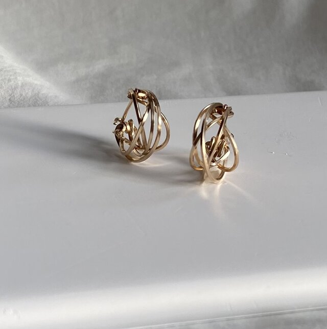 14kgf diagonal radial 5連 キャッチレスピアス | iichi 日々の暮らし