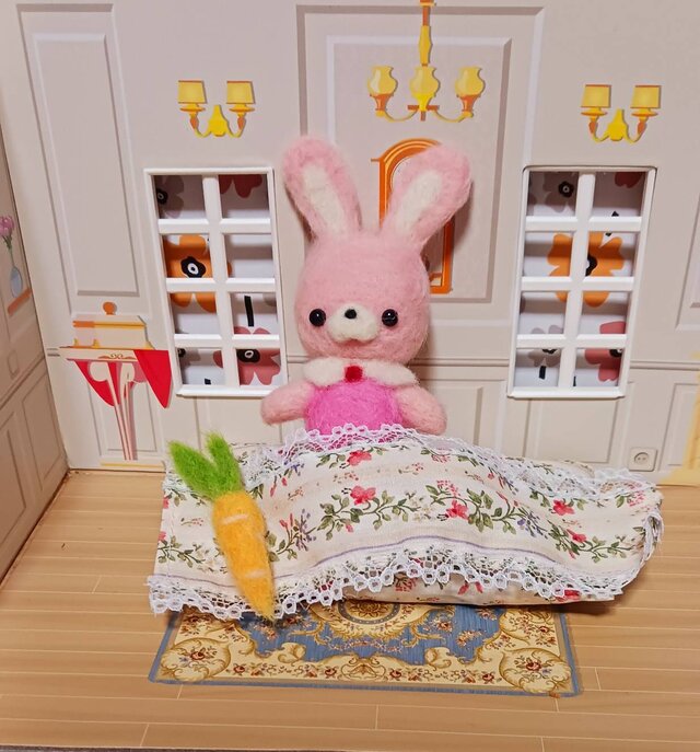 羊毛フェルちいさなうさぎちゃん布団・ニンジン付き 固め作り | iichi