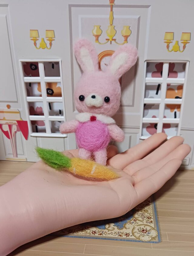 羊毛フェルちいさなうさぎちゃん布団・ニンジン付き 固め作り | iichi