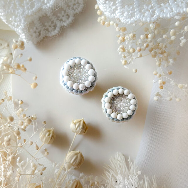 天然石(オニキス)とスパンコールのお花 ビーズ刺繍ピアス/イヤリング