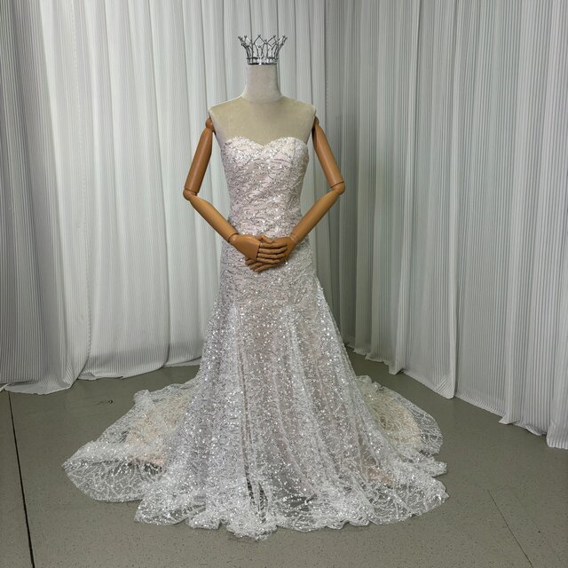 ウェディングドレス ベアトップ ビスチェタイプ キラキラ光る刺繍 ソフトマーメイドライン 編み上げ 結婚式
