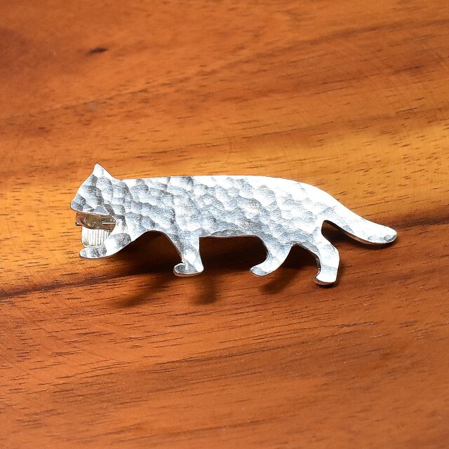 猫 シルエット 槌目模様 シルバーネクタイピン
