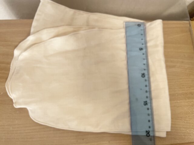 綿100%トリプルガーゼエンボス加工オフホワイトリボンタイプネック  