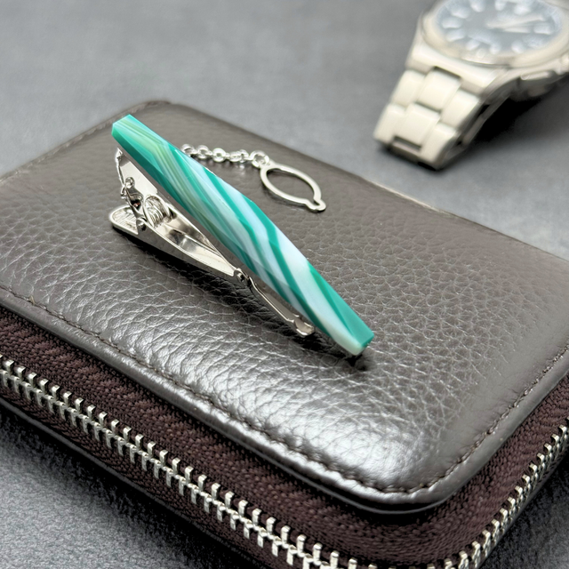 ラス1 波紋のかたち クリソプレーズ/緑玉髄  RHP 天然石ネクタイピン - よこ波