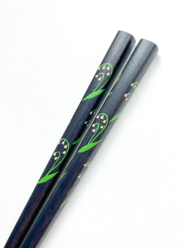 《再販》紺色漆の摺り漆箸 〈漆絵・すずらん〉