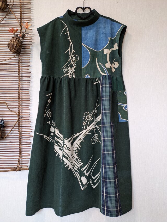 古布リメイク　緑藍染のロールカラー　フレンチスリーブワンピース　　筒描き　ゆったりサイズ　古布