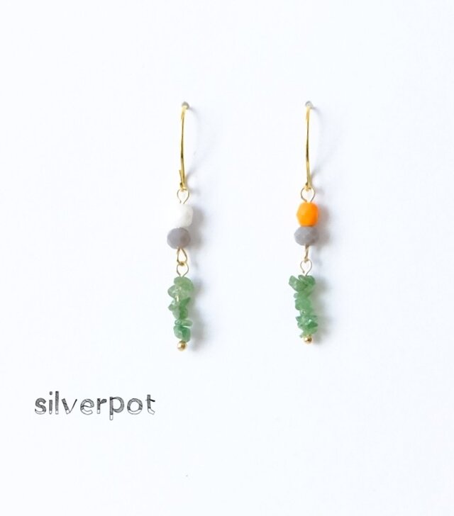 G74　【肉体と精神のバランスが整う】【天然石　ツァボライト】のレトロピアス（パーツ変更可能）