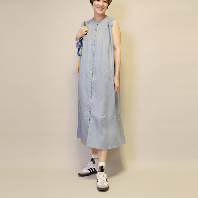 【新作】ノースリーブゆったりめギャザーシャツワンピース/アウター/羽織にも◎（ブルー）25020BLF