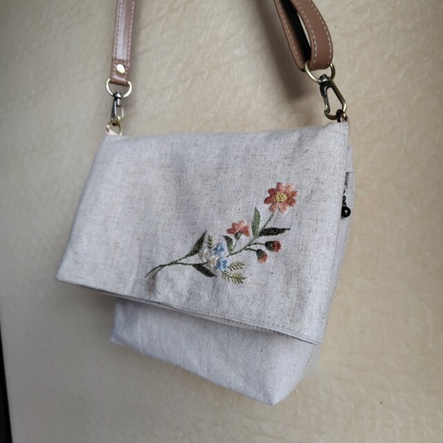 手刺繍*コットンリネン*ショルダーバッグ | iichi 日々の暮らしを