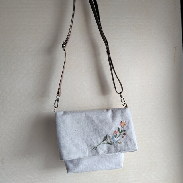 手刺繍*コットンリネン*ショルダーバッグ | iichi 日々の暮らしを